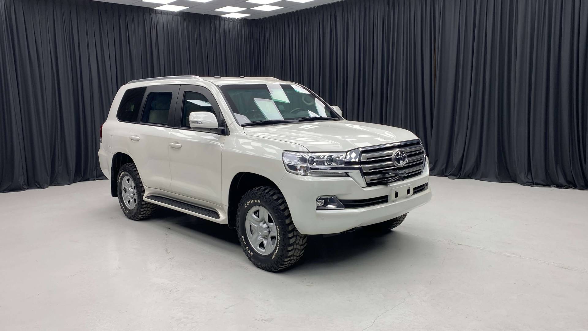 Armored Toyota Land Cruiser (TLC) 200 Series